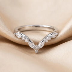 0.18 CT Marquise & Round Diamond Chevron Ring