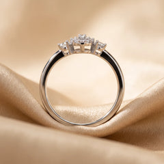 0.16 CT Round Diamond Oval Cluster Three-Stone Ring