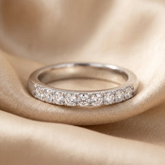 0.38 CT Round Diamond Graduated Band Ring
