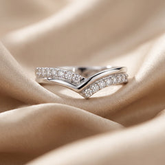 0.28 CT Diamond V Shaped Band Ring