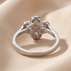 0.6 CT Round-Cut Clover Ring